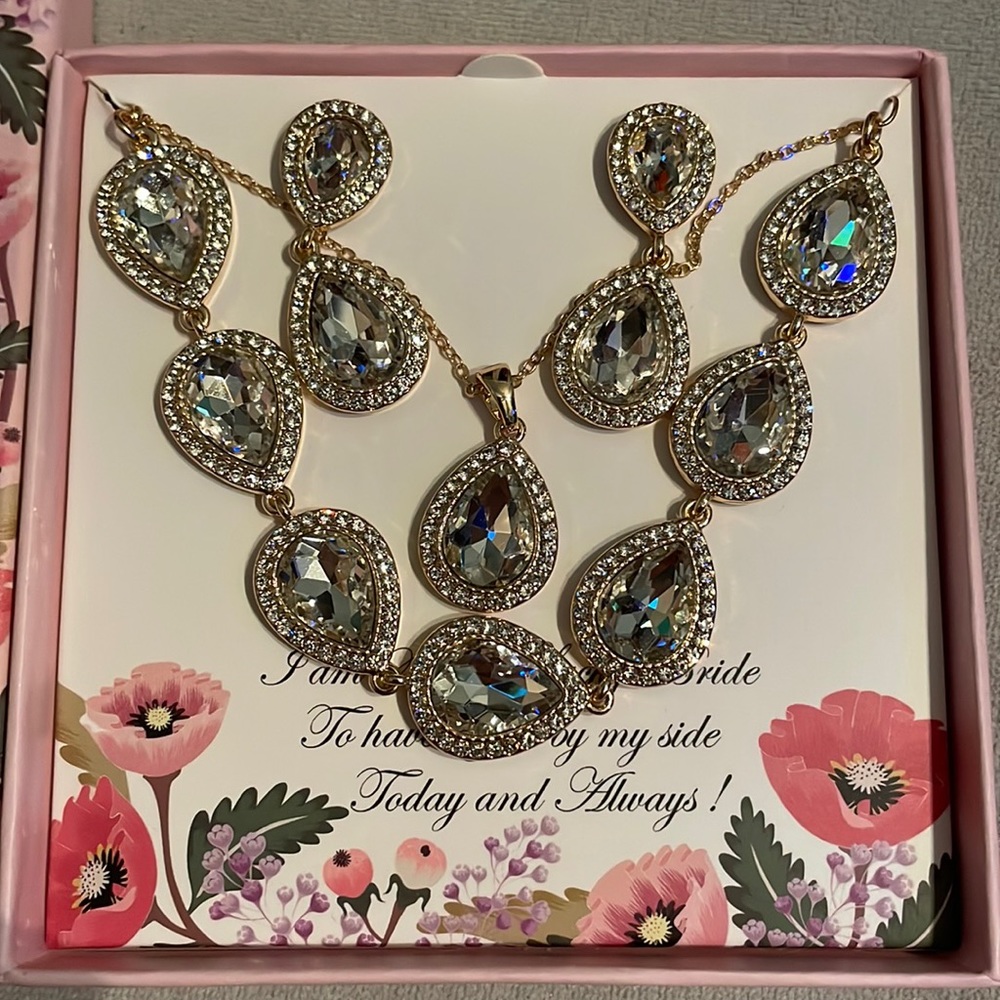 Never worn! Pear shape Bridesmaid Wedding jewelry. Mother of the bride jewelry